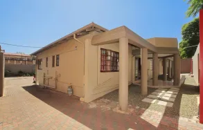 Maatskappy 5 beeld 33 ON FIRST Lodges in Johannesburg GP