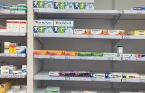 Maatskappy 2 beeld DIS-CHEM PHARMACY MELVILLE - CAMPUS SQUARE Toiletries in Johannesburg GP