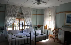 Business 3 image MOUNTAIN MANOR GUEST HOUSE Self Catering Apartments in Cape Town WC