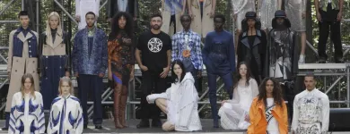 Maatskappy 1 beeld BURBERRY Women's Clothing Store in Cape Town WC