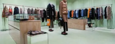 Maatskappy 18 beeld BURBERRY Women's Clothing Store in Cape Town WC